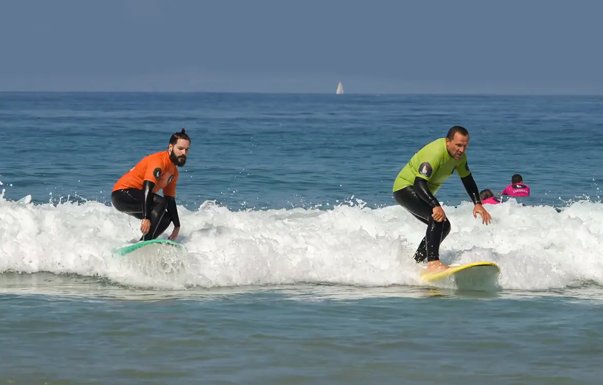 O que Esperar de uma Aula de Surf para Adultos?
